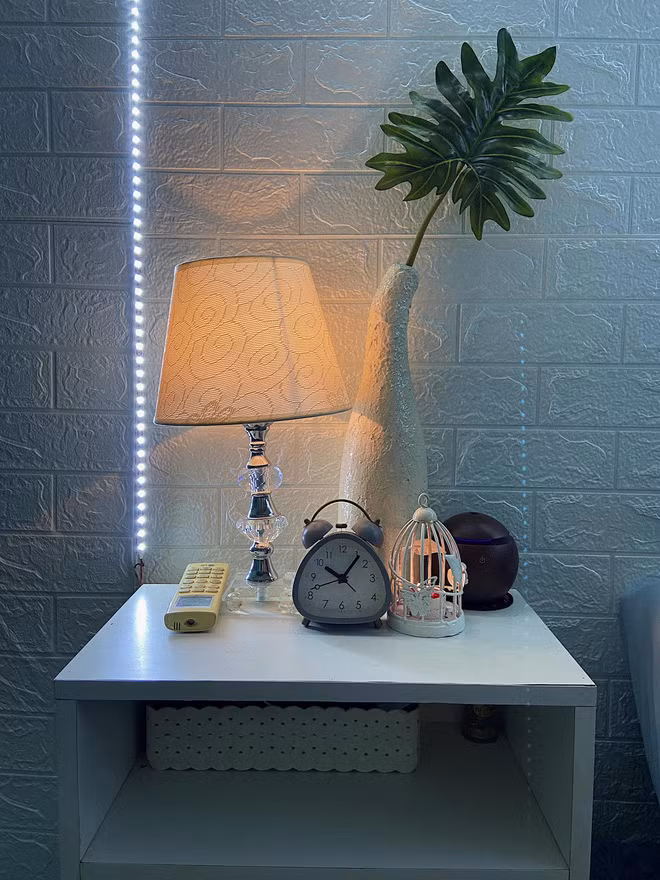 Cụ thể, Trung chia sẻ thêm: "Lúc đầu mình chỉ nghĩ đăng lên để chia sẻ cho bạn bè kinh nghiệm trang trí nhà cửa, phòng ốc thôi, không ngờ lại truyền cảm hứng mạnh mẽ đến vậy. Rất nhiều bạn sinh viên đã gửi ảnh cải tạo phòng và cảm ơn mình vì đã truyền cảm hứng cho các bạn, mình vui lắm. Tại đa số các bạn không có kinh nghiệm và nghĩ chi phí cao nên hay ngại".