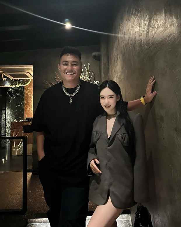 Đây không phải lần đầu tiên vợ chồng Vân Tiny gây chú ý khi lọt ống kính “cam” thường.