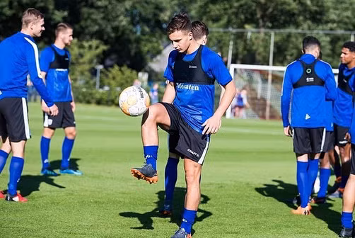 Genreau từng 2 lần được khoác áo Socceroos (biệt danh của đội tuyển quốc gia Australia) và chơi cho U20, U23 Australia.