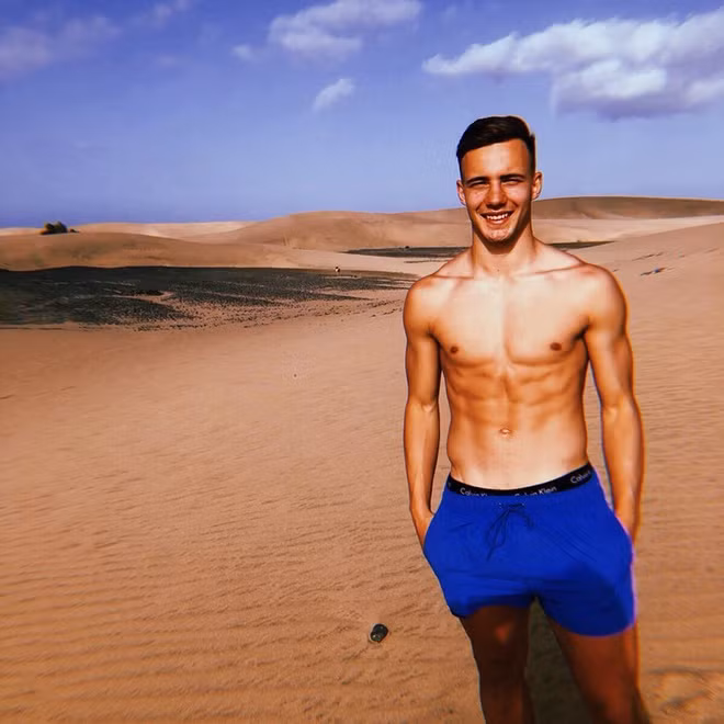 Trang cá nhân có gần 4.000 follower là nơi Genreau chia sẻ nhiều khoảnh khắc đời thường, bên cạnh các hình ảnh thi đấu, tập luyện tại CLB cũng như tuyển quốc gia.