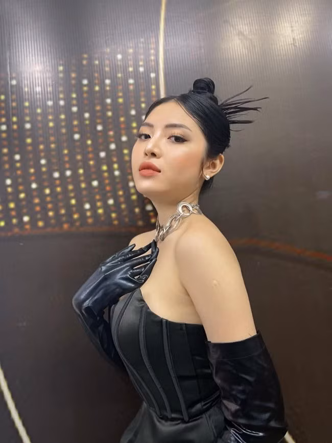 Với tiếp viên hàng không, lịch trình đi bay khá linh hoạt vì thế việc tập luyện cũng được tận dụng triệt để trong quỹ thời gian.