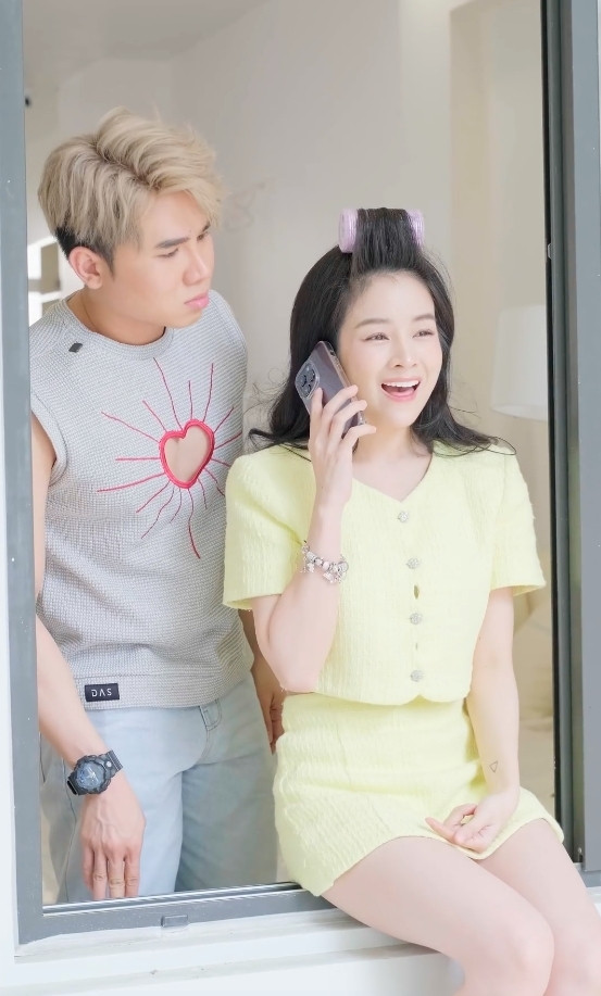 Ngoài ra, bạn trai Mie còn gây hoang mang hơn khi đăng tải khoảnh khắc cùng một cô khác không phải nữ DJ.