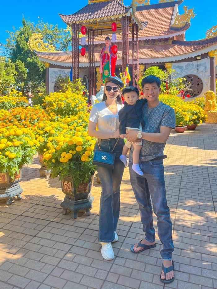 Hoài Như cho biết cô và chồng quen nhau rất chóng vánh rồi chợt nhận ra là chân ái của đời nên tiến tới làm đám cưới. Ban đầu, chồng cô không hề biết gia đình cô khá giả, thậm chí còn nghĩ nghèo khổ…