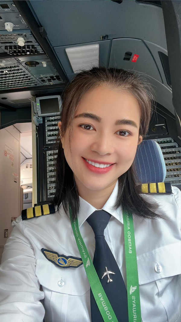 Nguyễn Trần Diệu Thúy (sinh năm 1989) được nhiều khán giả yêu mến qua hàng loạt các bộ phim truyền hình nổi tiếng. Khi sự nghiệp nghệ thuật đang trên đà phát triển, cô lại quyết định từ bỏ Showbiz, rẽ hướng sang ngành hàng không.