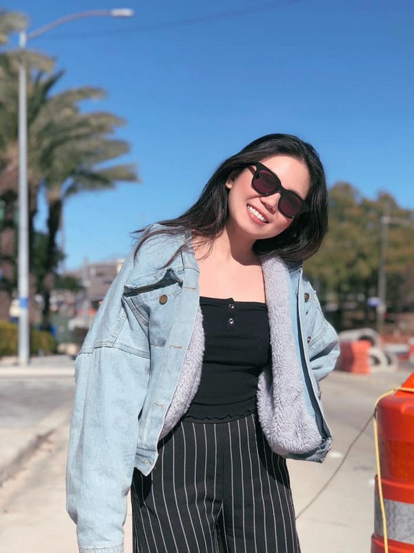 May mắn đã đến với Thùy Khanh khi cô nàng chính thức trúng tuyển ngành hàng không. Khi nhận được thông tin này, mẹ cô nàng rất vui nhưng bà cũng lo lắng vấn đề tài chính bởi việc học để trở thành nữ phi công sẽ tốn khoảng 200.000 USD (gần 4,6 tỷ đồng).