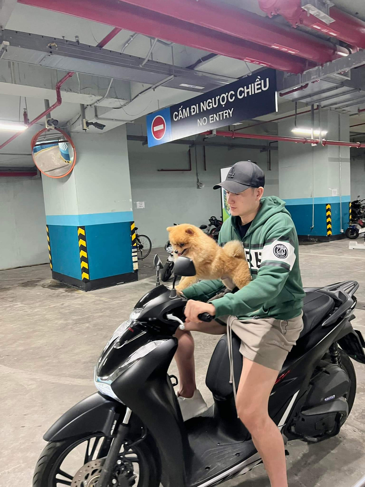 Sau khi vượt qua được bài kiểm tra y tế, Văn Lâm đã chính thức đặt bút ký hợp đồng với đội bóng đất võ vào ngày 15/8 năm ngoái. Bản hợp đồng này sẽ kéo dài trong vòng 3,5 năm, đến hết mùa giải năm 2025.