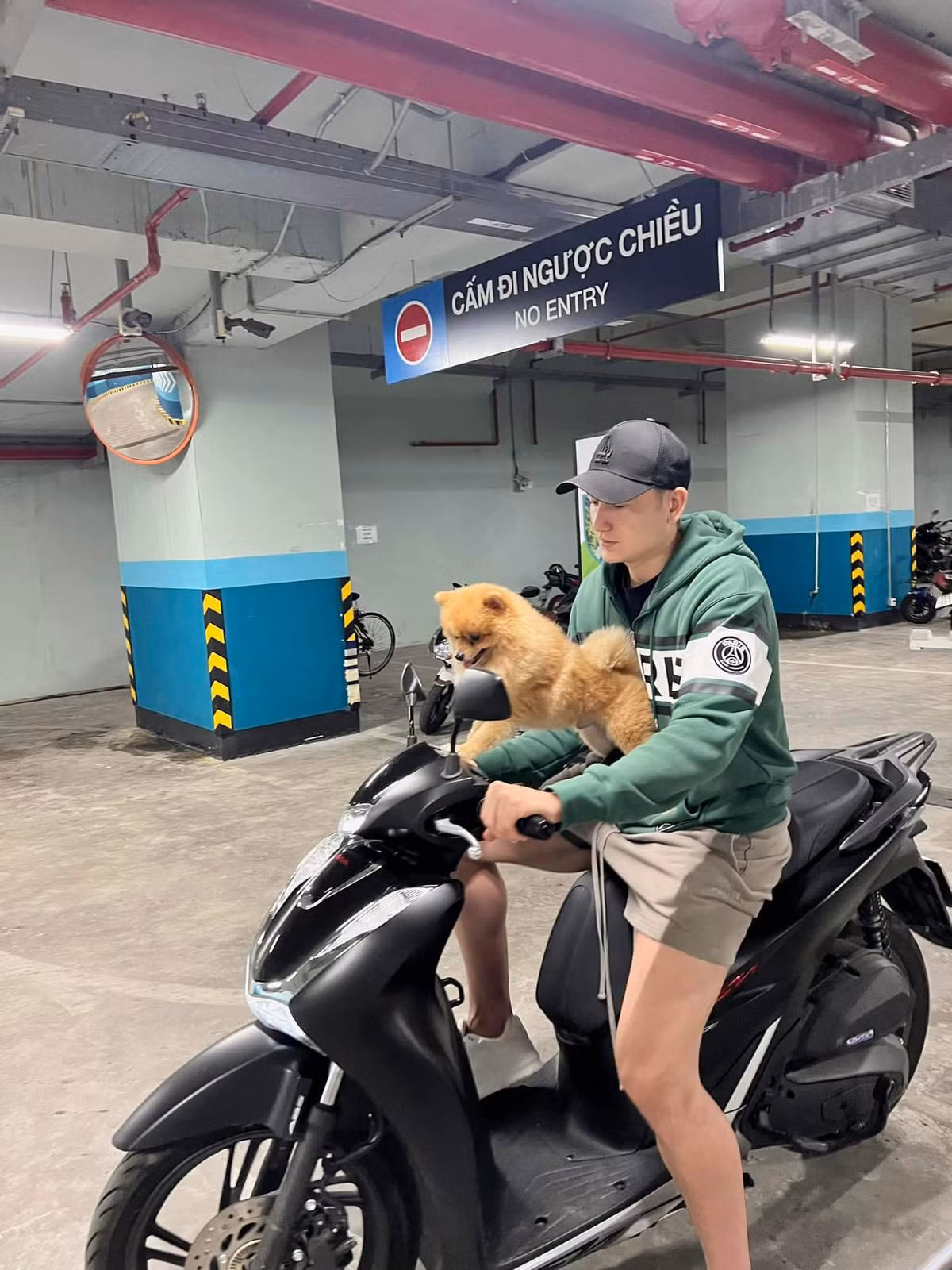 Sau khi vượt qua được bài kiểm tra y tế, Văn Lâm đã chính thức đặt bút ký hợp đồng với đội bóng đất võ vào ngày 15/8 năm ngoái. Bản hợp đồng này sẽ kéo dài trong vòng 3,5 năm, đến hết mùa giải năm 2025.