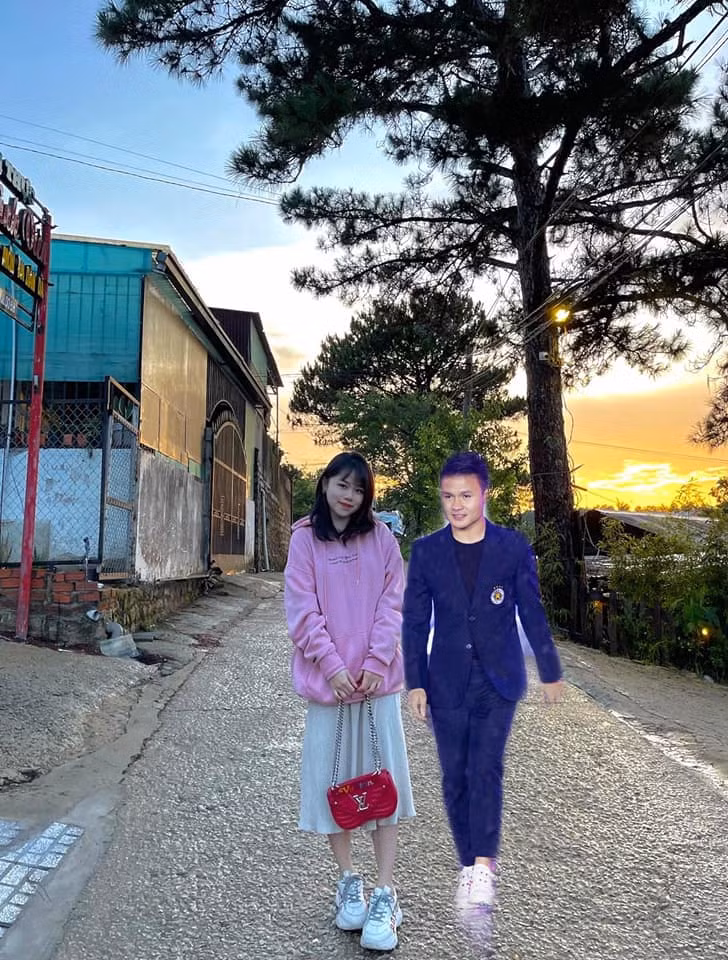 Hậu chia tay, khi Quang Hải ngày càng rỏ rỉ nhiều hình ảnh, chi tiết chứng minh việc hẹn hò với bạn gái mới thì Huỳnh Anh vẫn im hơi lặng tiếng.