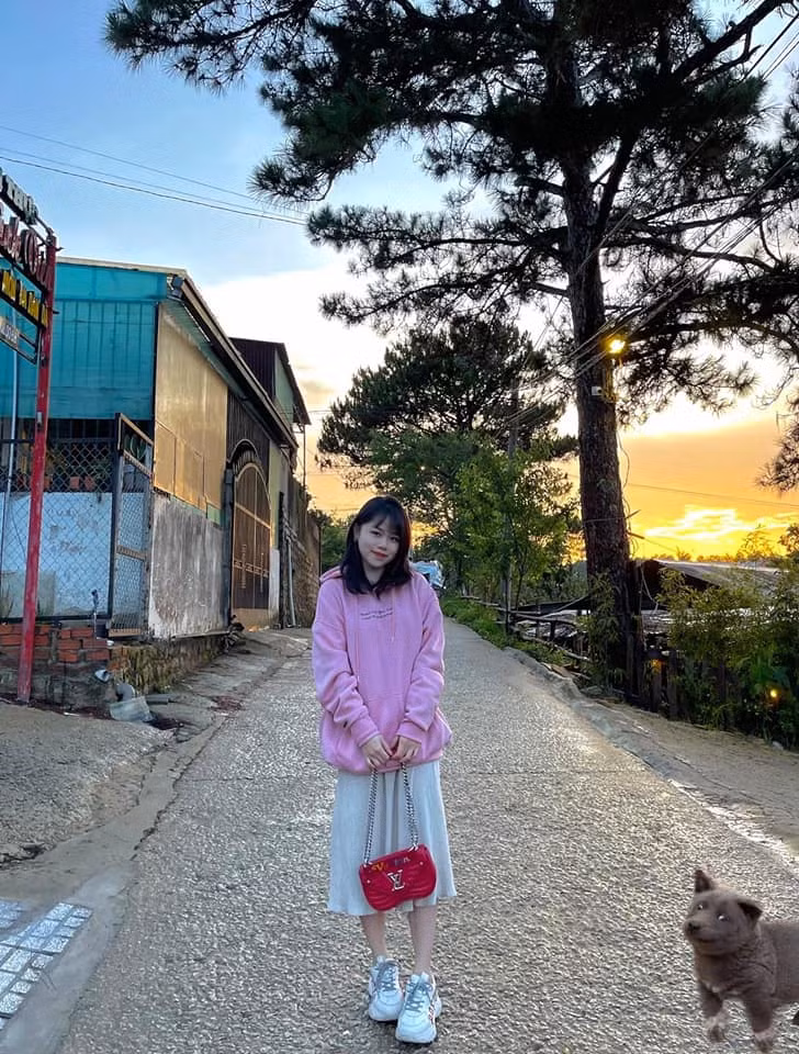 Đây không phải là lần đầu tiên Huỳnh Anh bị dân mạng trêu chọc khi cô nàng lên mạng nhờ sửa ảnh.