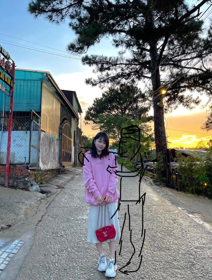 Tuy nhiên, đáng chú ý nhất là một số "thợ ảnh" đã "có tâm" tới mức ghép hẳn Quang Hải, người yêu cũ của Huỳnh Anh vào trong bức hình.