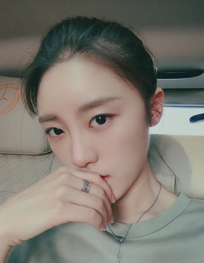 Trang WMC tiết lộ, thực chất Trương Nguyệt là thiên kim tiểu thư danh giá, ngay từ bé đã được bố mẹ hết sức cưng chiều, cho phép được tự do phát triển theo khả năng.