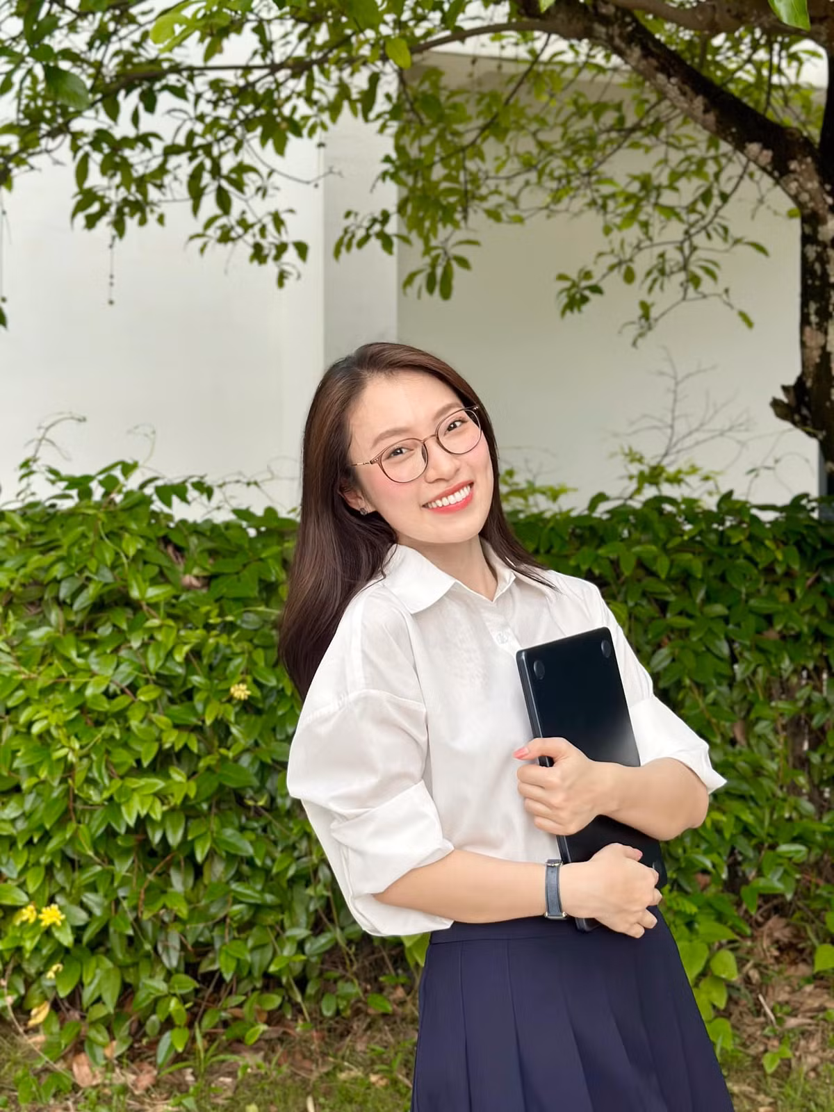 Khánh Vy chia sẻ trong một bài phỏng vấn rằng trước đây, cô cũng từng có những lúc cảm thấy "mệt" khi phải chiều lòng người khác vì vẫn thấy bản thân mình có phần đúng. Hay cô cũng từng quan trọng sự khích lệ, công nhận của mọi người khi muốn mình làm gì cũng phải khiến người ta cảm thấy đúng và chấp nhận.