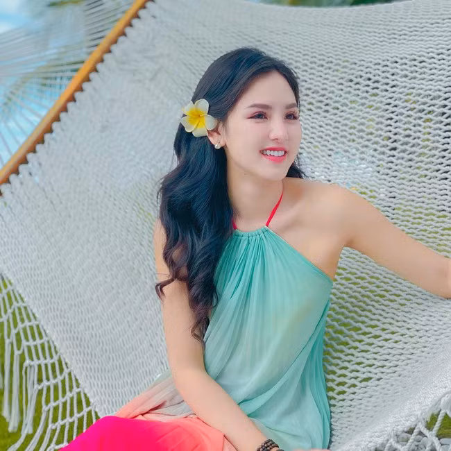 Đặng Ngân thời gian qua có nhiều trải nghiệm quý giá với nghề, đặc biệt, việc lăn xả tìm hiểu thông tin viết bài giúp cô có cái nhìn đa chiều hơn về cuộc sống.