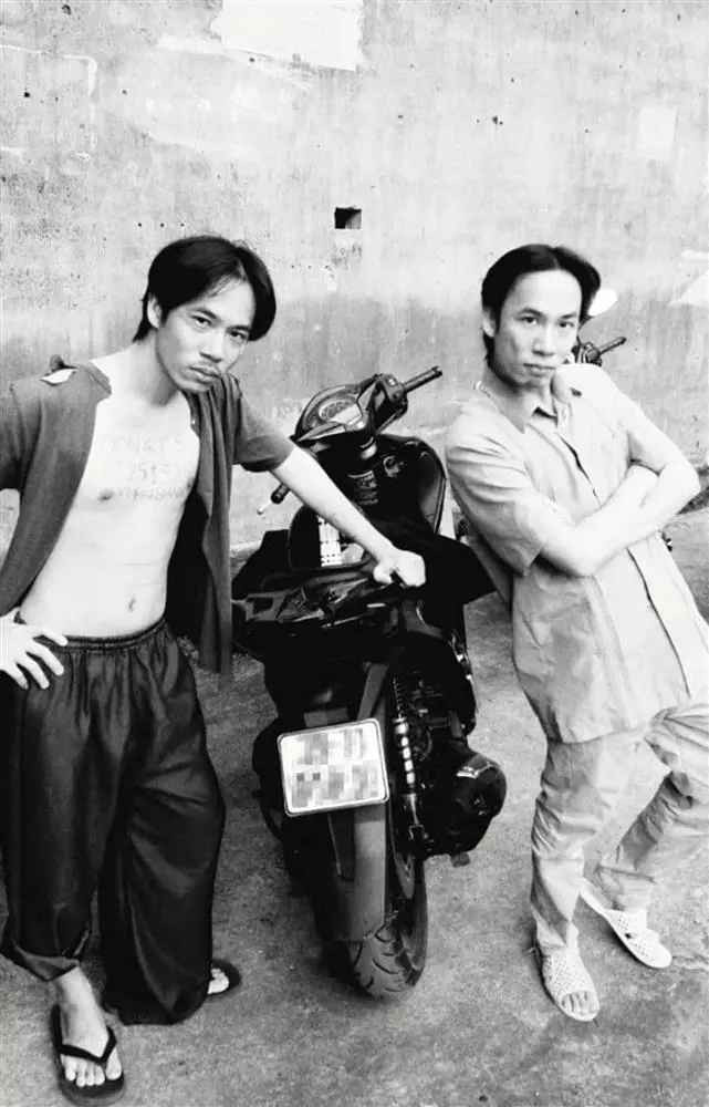 Chỉ với một chiếc máy tính bảng, 3 thành viên thành công lấy được nút vàng YouTube sau 4 video. Thông qua tác phẩm của mình, 1977 Vlog đã hài hước, khéo léo lồng ghép những câu nói phê phán thói hư tật xấu ở xã hội hiện tại.