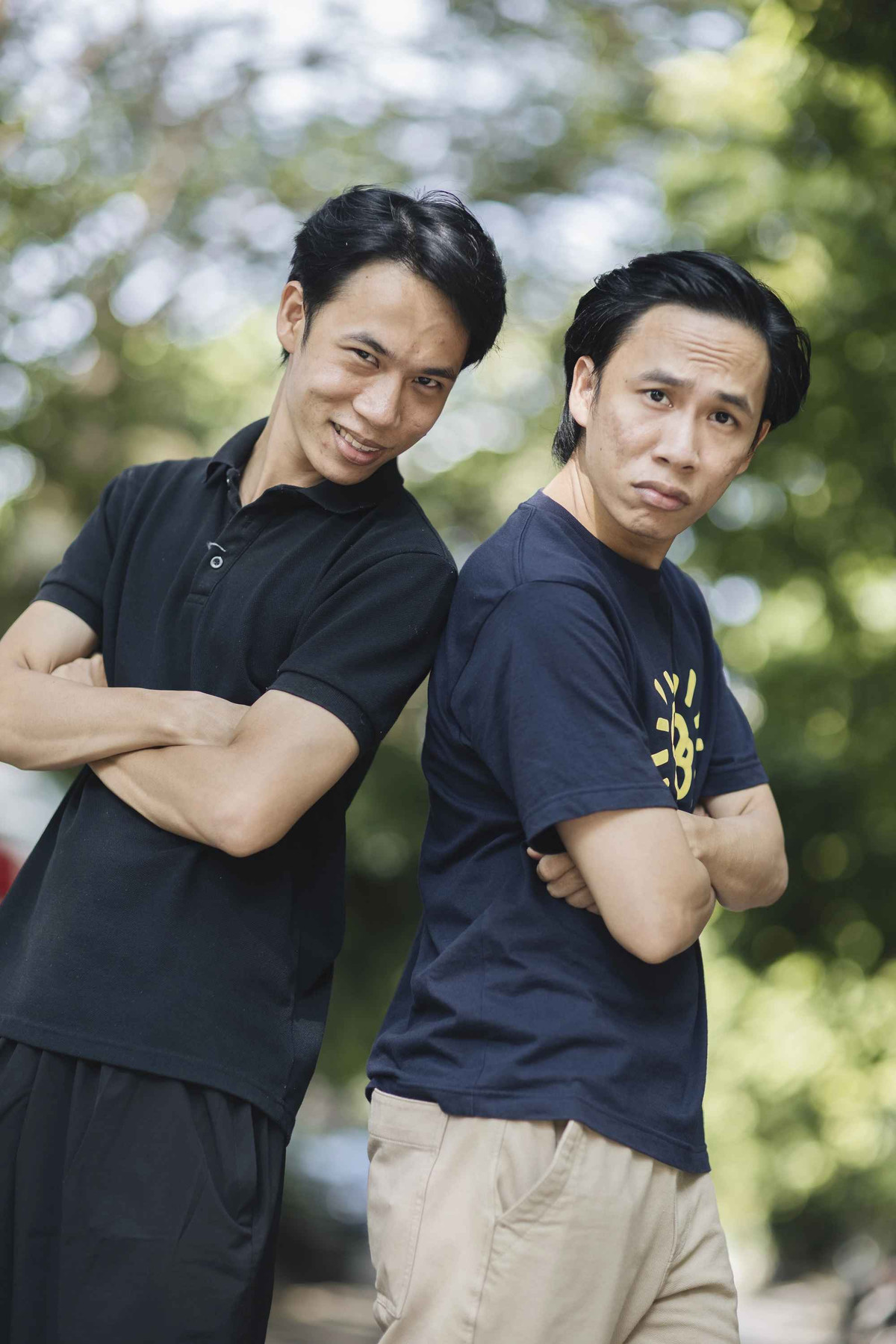 Một ngày của cặp anh em sinh đôi Trung Anh - Việt Anh luôn xoay quanh công việc.