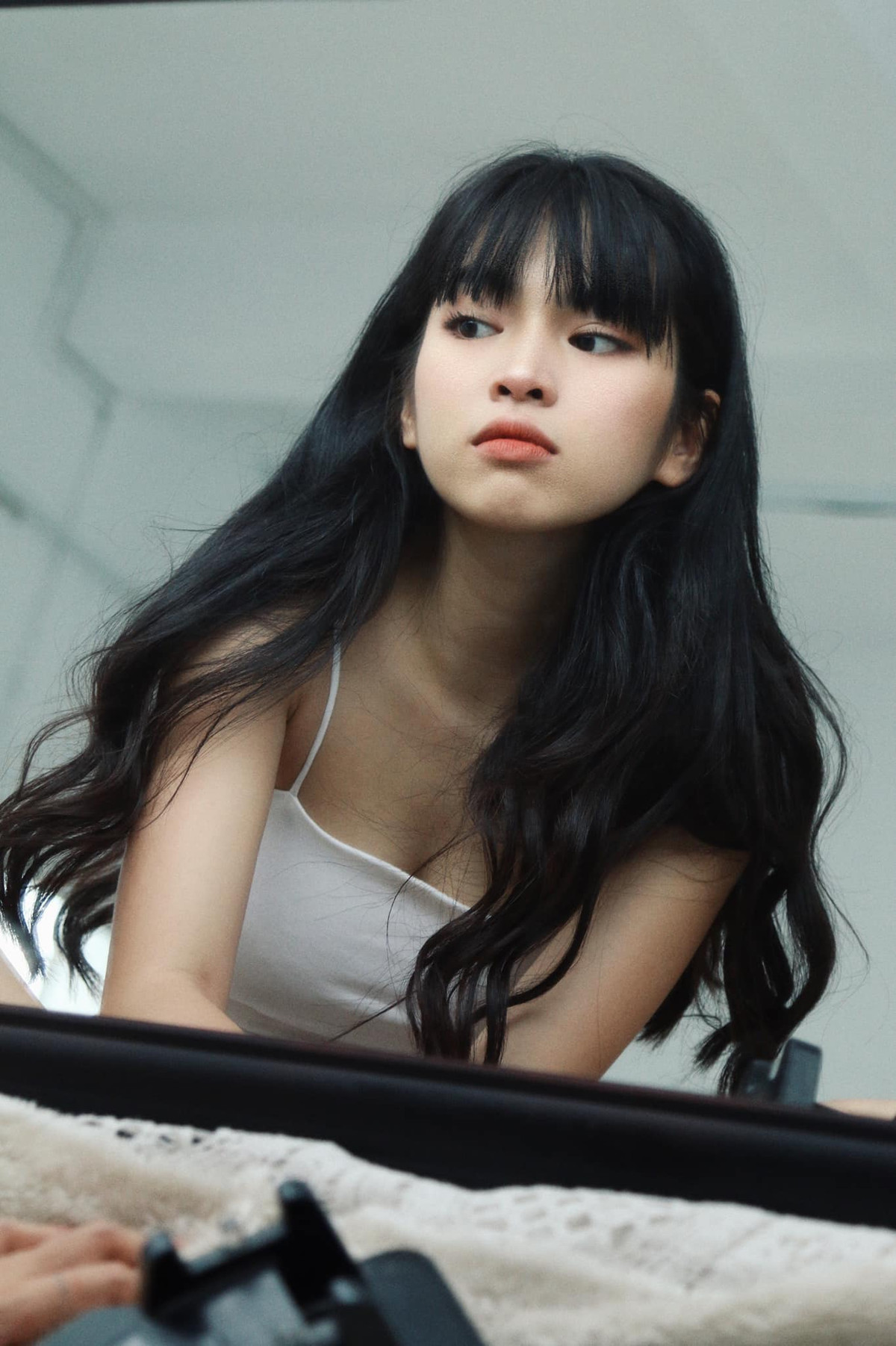 Có lẽ đây là thói quen của cô nàng trong những ngày phải ở nhà giãn cách xã hội để phòng dịch của nhiều bạn trẻ. Bởi họ cho rằng việc ở nhà nhiều, ít hoạt động sẽ khiến cơ thể mập lên nên hạn chế ăn uống.