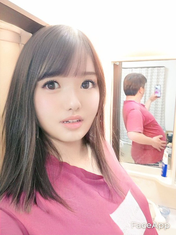 Theo tìm hiểu, chủ nhân của tài khoản, một người đàn ông giấu tên, cho biết ông đã 53 tuổi và bị nghiện sử dụng FaceApp.