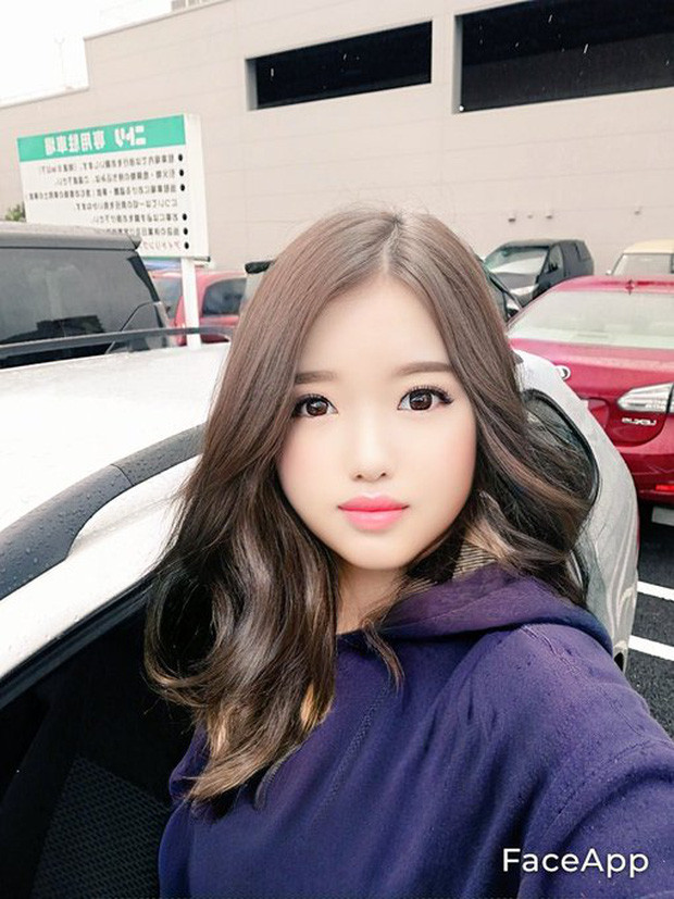 Hầu hết các bức ảnh đều giống như các cô hot girl khác: Một ngày sinh hoạt của mình, trong những chuyến đi chơi, đi làm hoặc thư giãn ở nhà.