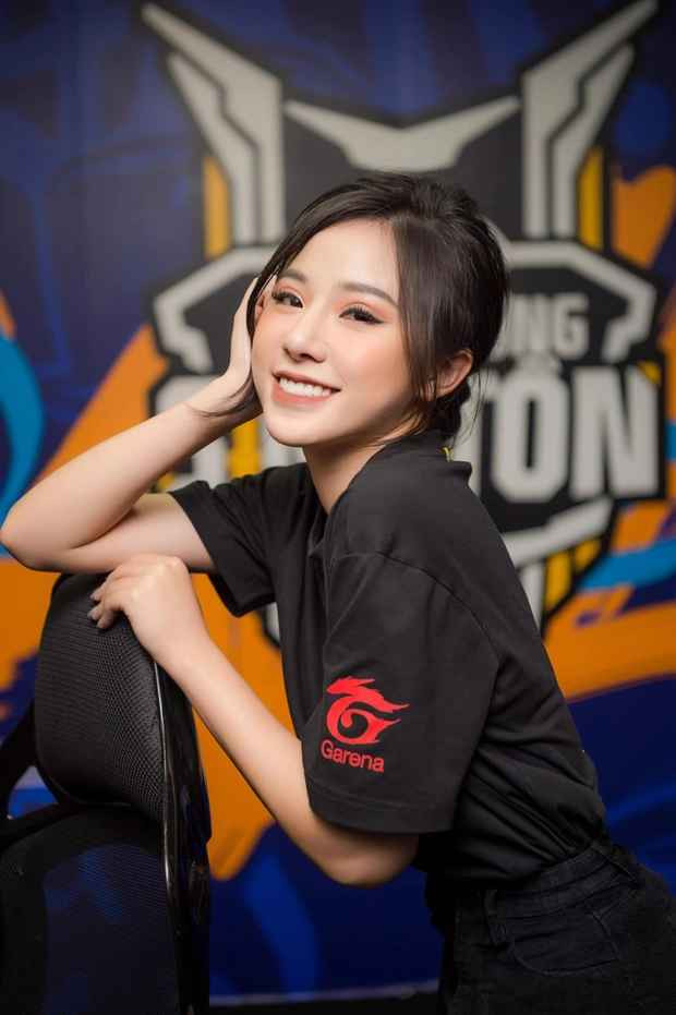 Chia sẻ về cảm xúc khi lần đầu dẫn thời sự, MC Minh Anh bày tỏ: “Thực ra tôi chưa được lên sóng chính thức. Đây là khoảng thời gian thực tập, rèn luyện, học hỏi của tôi tại Trung tâm Tin tức của Đài Hà Nội. Để lên sóng chương trình thời sự, chúng tôi phải rất chỉn chu về mọi thứ, cả về kiến thức nền, kỹ năng dẫn chương trình và xử lý tình huống...