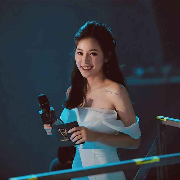 Cựu sinh viên chuyên ngành Truyền hình Học viện Báo chí và Tuyên truyền chia sẻ, trong thời gian làm MC các giải đấu thể thao điện tử (Esport), cô luôn cố gắng trau dồi kỹ năng, học tập kiến thức, kinh nghiệm để sẵn sàng cho sự "chuyển mình". Và cuối cùng, cô đã thực hiện được.