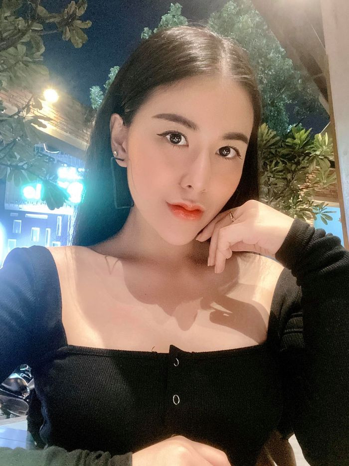 Hiện tại, Thanh Nhàn đang tập trung cho việc giảng dạy tiếng Anh, ngoài ra cô vẫn không những trau dồi kiến thức và tìm kiếm nhiều điều thú vị để truyền đạt đến thế hệ sau. Khi được hỏi về lý do không theo con đường nghệ thuật, người đẹp cũng cho biết bản thân là người thích sự an phận, cô cảm thấy Vbiz không phù hợp với mình.