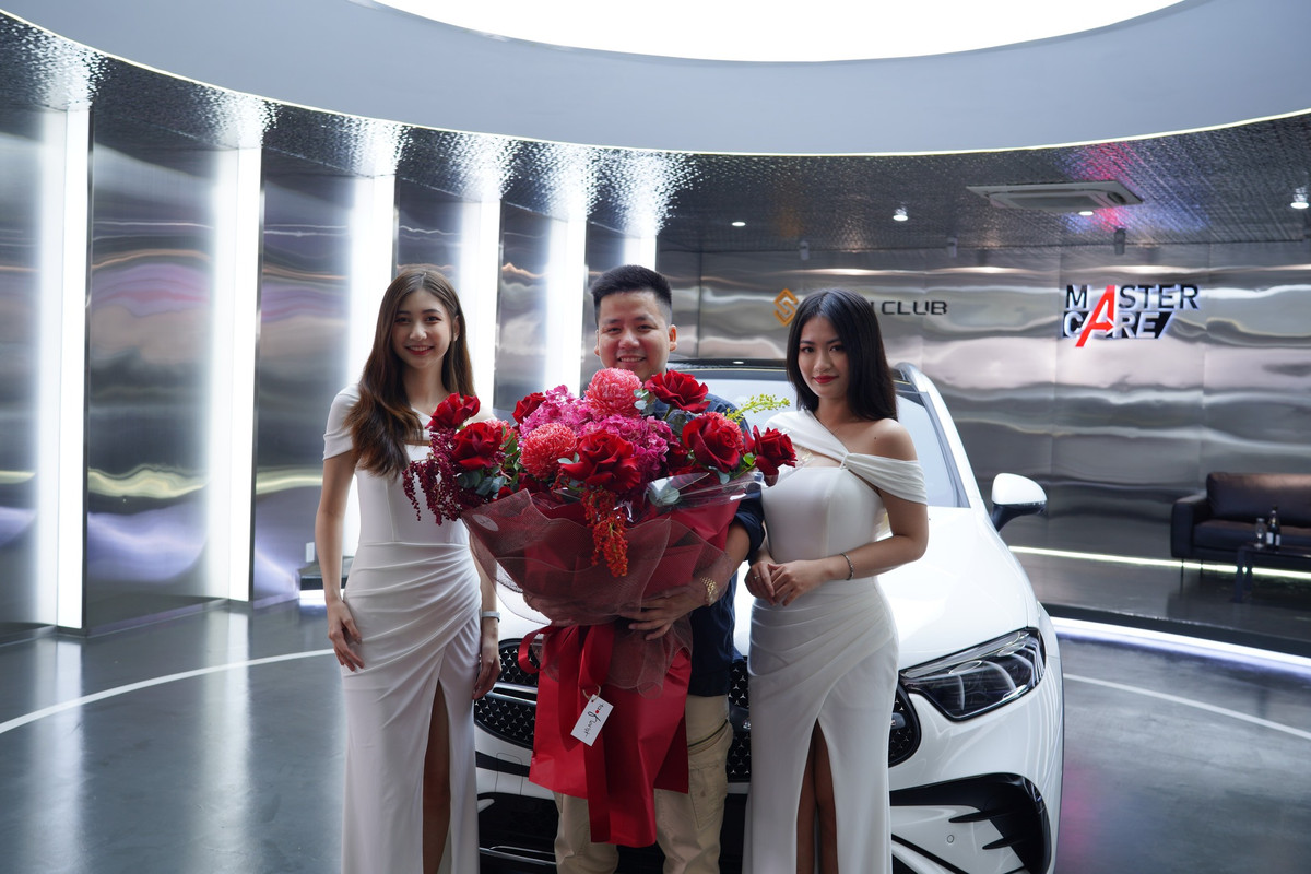 Bên cạnh những bình luận chúc mừng, nhiều người nhận ra sự khác biệt của Khoa Pug khi đứng cạnh 2 người đẹp.