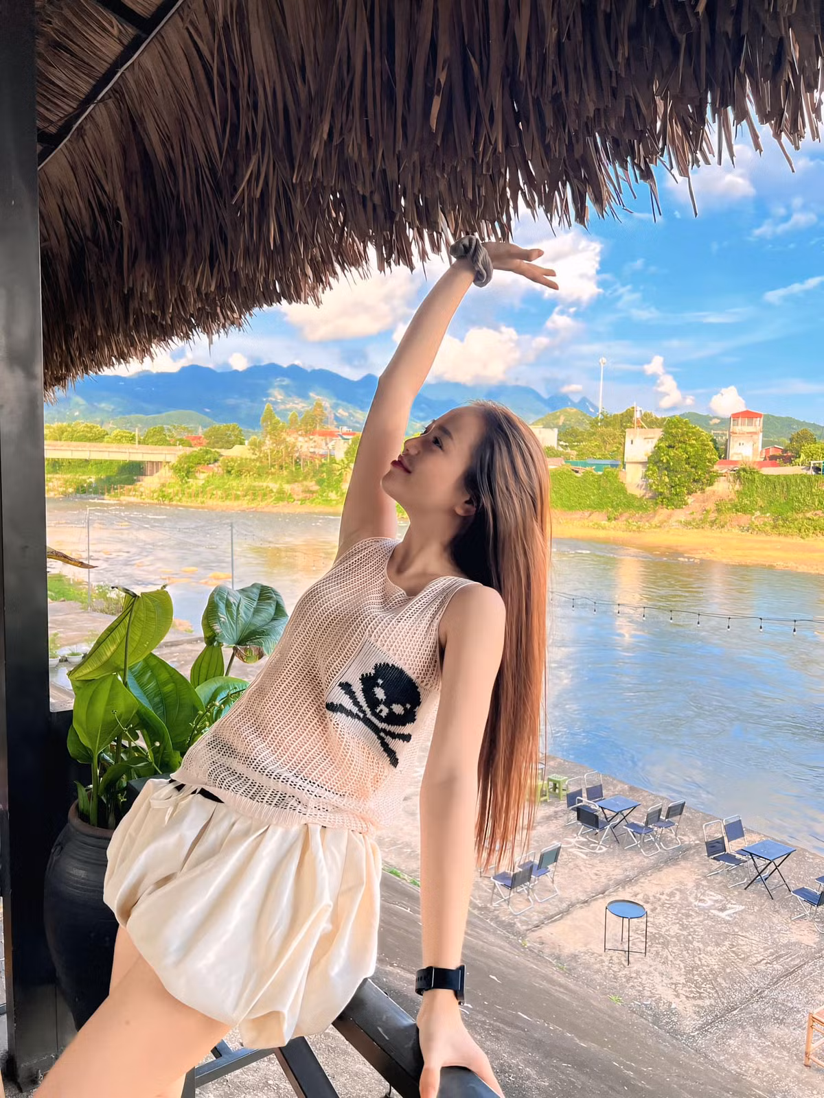 Không thể phủ nhận rằng, cô nàng streamer này không chỉ có tài năng mà còn có khả năng "gây bão" trên mạng xã hội nhờ phong cách cá nhân độc đáo.