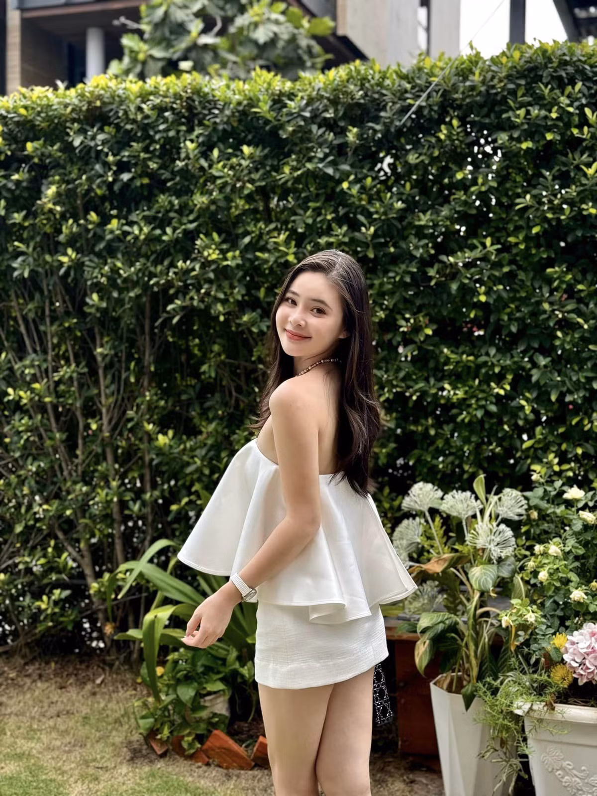 Khoảng vài năm trước, khi đang ngồi trên ghế nhà trường Thái Thảo Nguyên chủ yếu diện những set đồ mang phong cách ngọt ngào, thanh lịch thì khi ở tuổi 26, cô cởi mở hơn, diện nhiều xu hướng thời trang khác nhau.