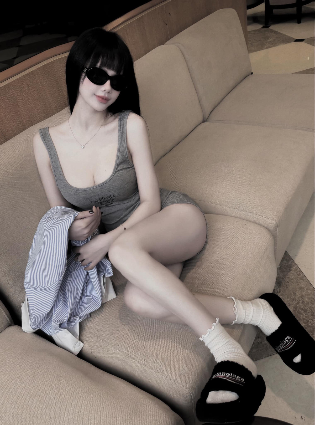 Hậu án phạt, N.T.H đăng tải trên trang cá nhân của mình rằng: "Cháu biết lỗi rồi ạ, từ giờ cháu hứa sẽ ngoan chăm chỉ bán * thôi ạ!" đính kèm hình ảnh nóng bỏng.