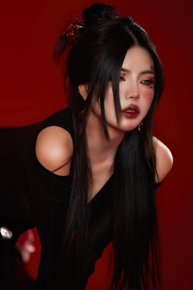 Với mỗi lần xuất hiện, Mai Dora mang đến một thông điệp về sự tự do, phá cách và không ngừng sáng tạo trong phong cách.