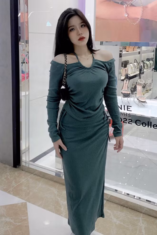 Thời gian đầu, Phương Thảo giảm cân một cách tiêu cực. Cô nàng nhịn ăn liên miên, có ngày chỉ ăn một quả táo, một miếng xôi hoặc bánh mỳ.