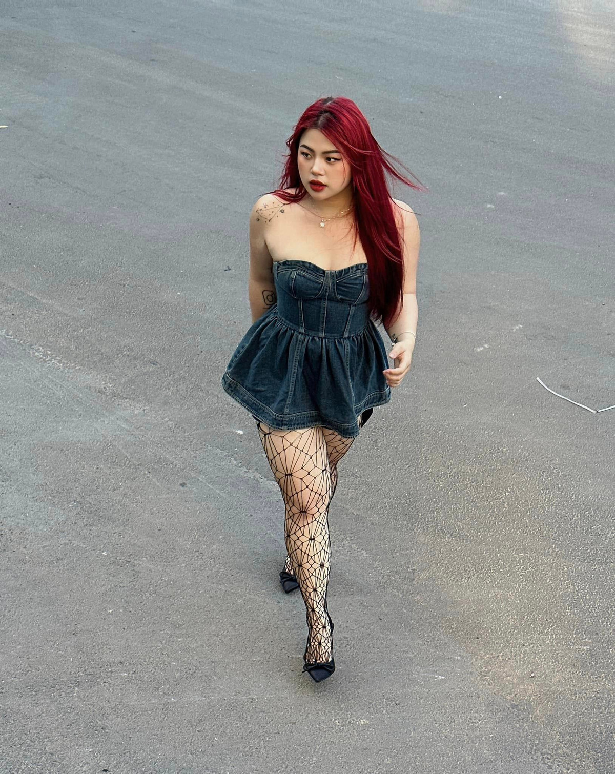 Cố Hữu Vi là người mẫu tự do. Cô cao 1,6m và nặng 70kg.