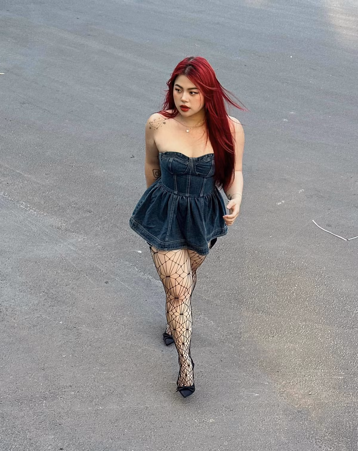 Cố Hữu Vi là người mẫu tự do. Cô cao 1,6m và nặng 70kg.