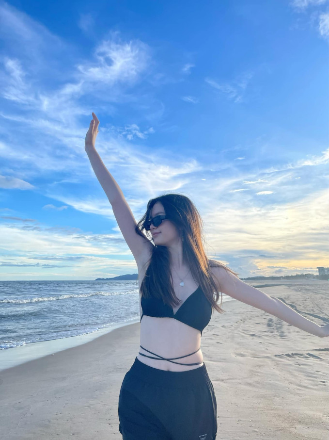 Đặng Thanh Giang được ưu ái gọi là "em gái cực phẩm" nhất làng bóng đá Việt nhờ ngoại hình nổi bật, tính cách phóng khoáng, dễ thương