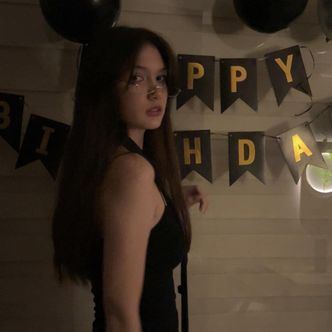 Góc nghiêng cực phẩm của em gái Đặng Văn Lâm