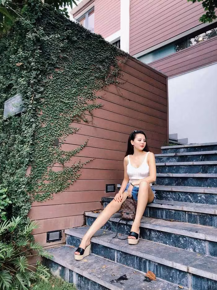 Sau khi chia tay bạn gái là Tường Vi, Đức Huy dính tin đồn hẹn hò với Tô Khánh Huyền.