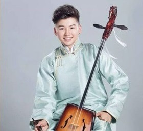 Uudam có một hoàn cảnh vô cùng buồn thương bên người mẹ bị tai nạn giao thông. Dù lúc đó còn nhỏ nhưng cậu bé đến từ thảo nguyên Mông Cổ đã rất hiểu chuyện, hiểu chuyện đến mức khiến người ta đau lòng.