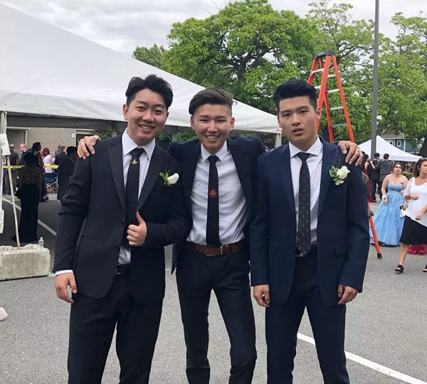 Trong gia đình mới, Uudam được nhận tất cả yêu thương ấm áp. Có lẽ số phận đang tìm cách bù đắp cho những đau thương mà cậu bé đã phải gánh chịu.