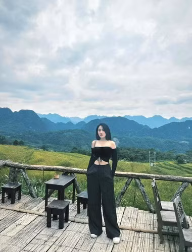 Yêu công khai nhưng chia tay âm thầm, nhiều người hâm mộ vẫn tiếc nuối cho chuyện tình của Văn Hậu và Hoàng Anh Ốc.