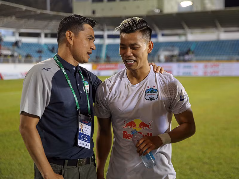 HLV Kiatisuk tu choi Thai Lan do 