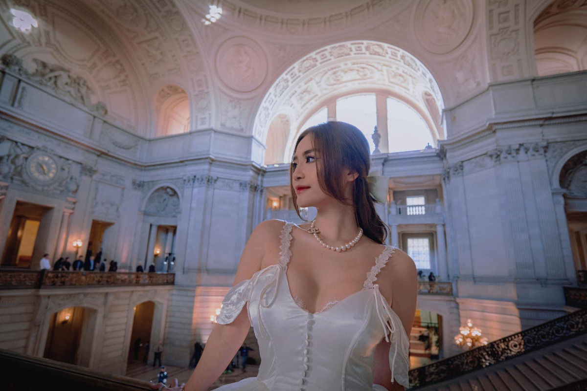 Cô nàng sinh năm 2000 này quyến rũ với thân hình vô cùng nóng bỏng, đẹp sang trọng và ngày càng mặn mà.