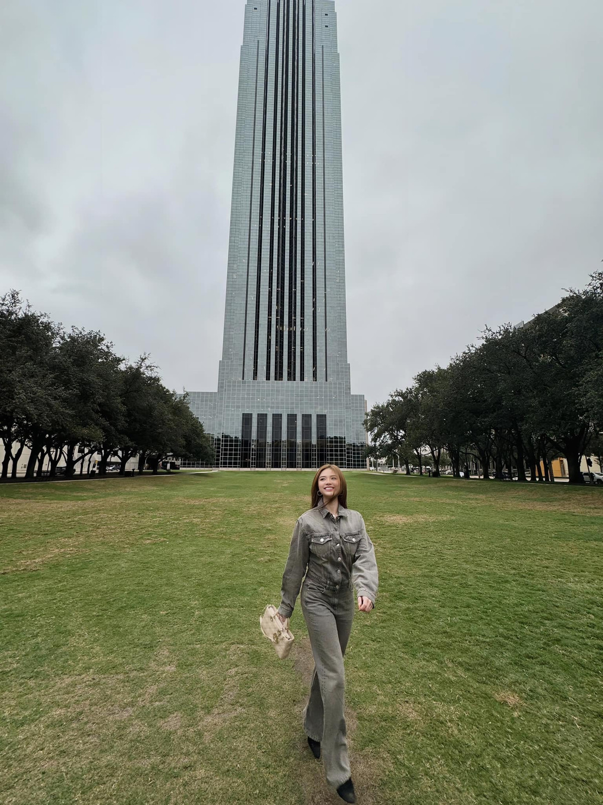 Diz Vương từng bộc bạch: “Đây là tên do ba mẹ mình đặt. Ông cố của mình là người Pháp nên ông nội và ba mình đều có hai tên Việt – Pháp. Đến lượt mình, gia đình muốn giữ lại một chút gốc gác nên quyết định đặt như thế”.