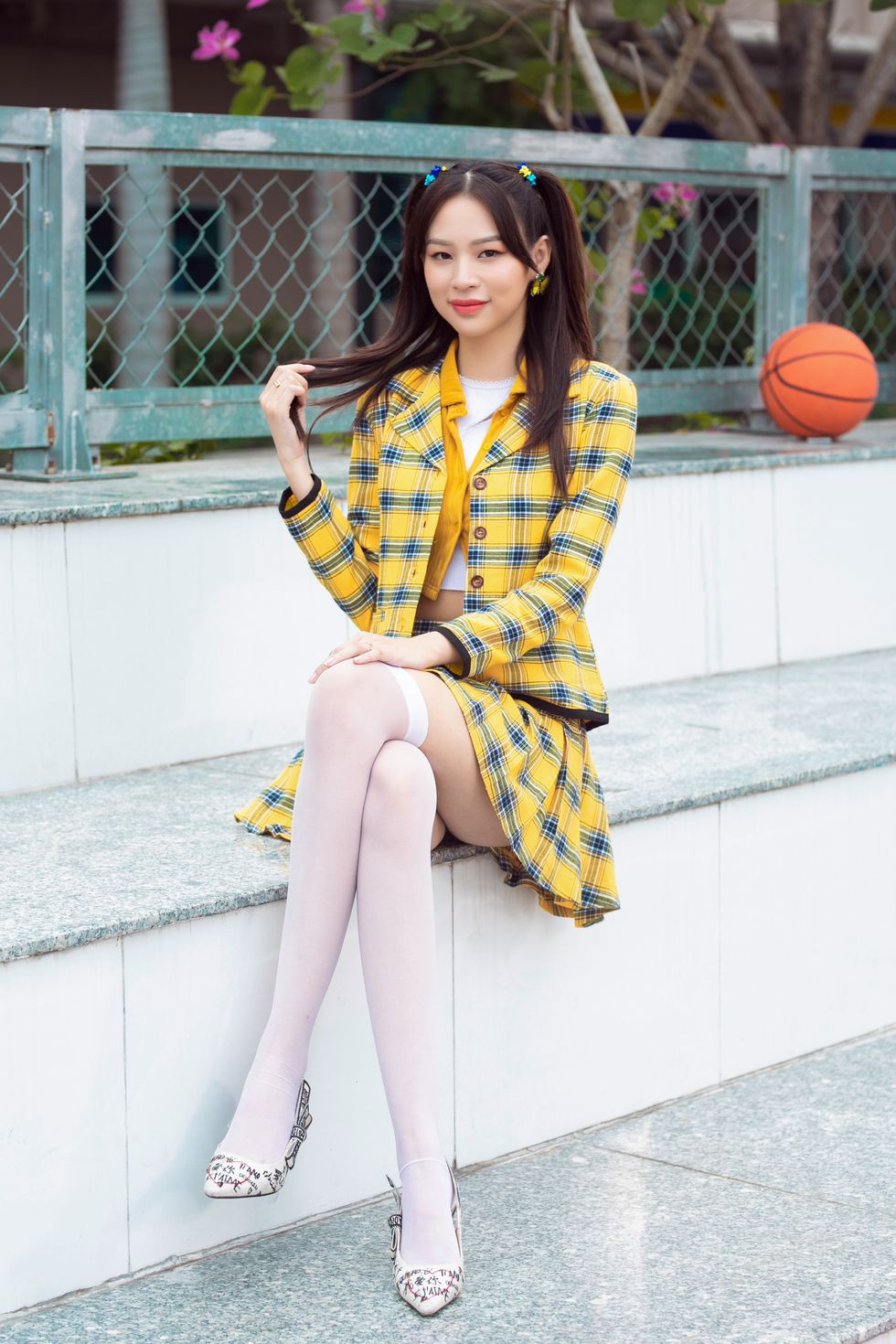 Ngay sau đó, người đẹp họ Phí lại tiếp tục tung ra sản phẩm "Cánh bướm dối gian" cùng sự có mặt của không ít cái tên đình đám trên MXH TikTok như Tun Phạm, Trần Thanh Tâm hay Lê Bống...