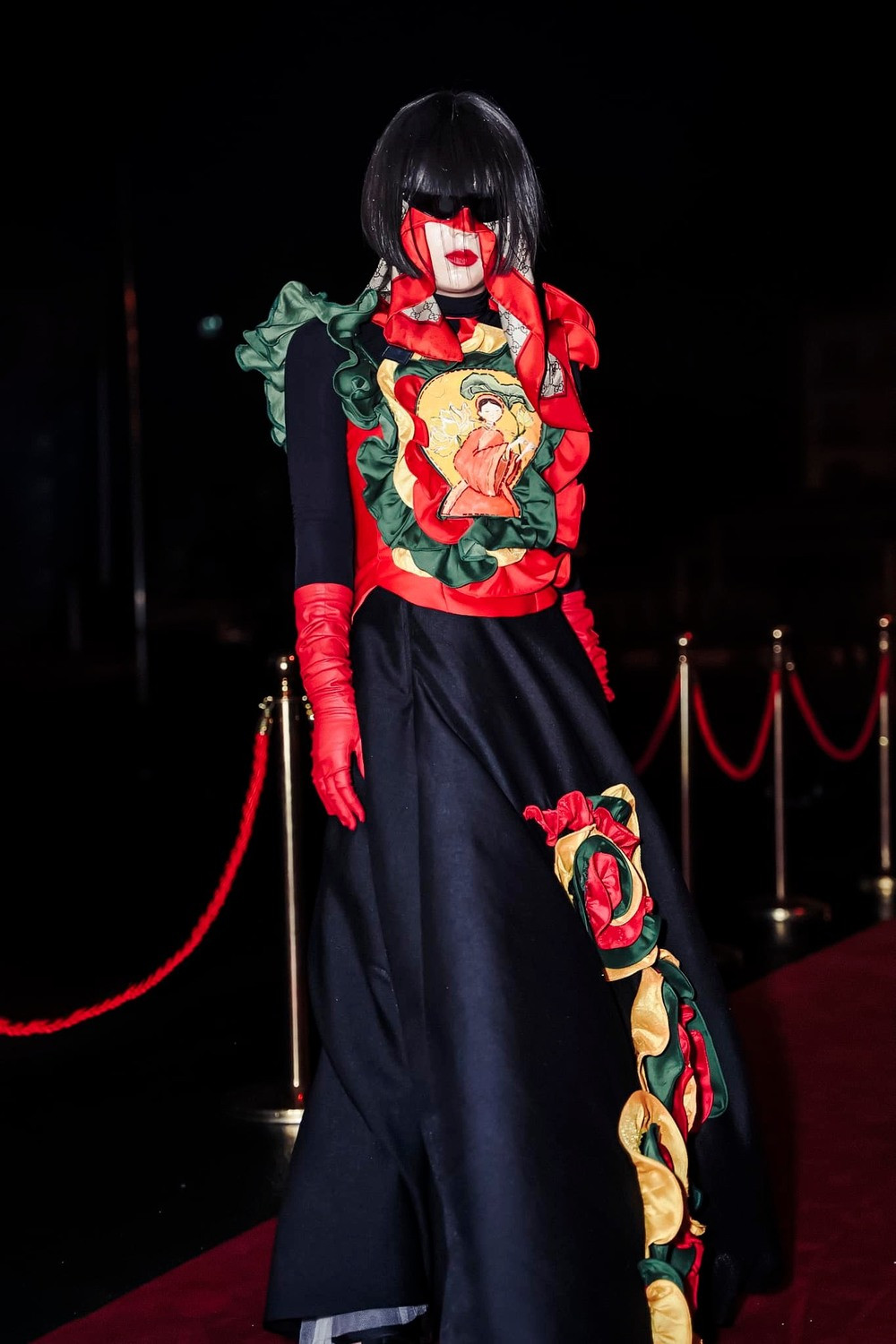 Dù ở Việt Nam không quá được ủng hộ bởi phong cách thời trang song Phạm Thoại lại rất được lòng các fan nước ngoài.