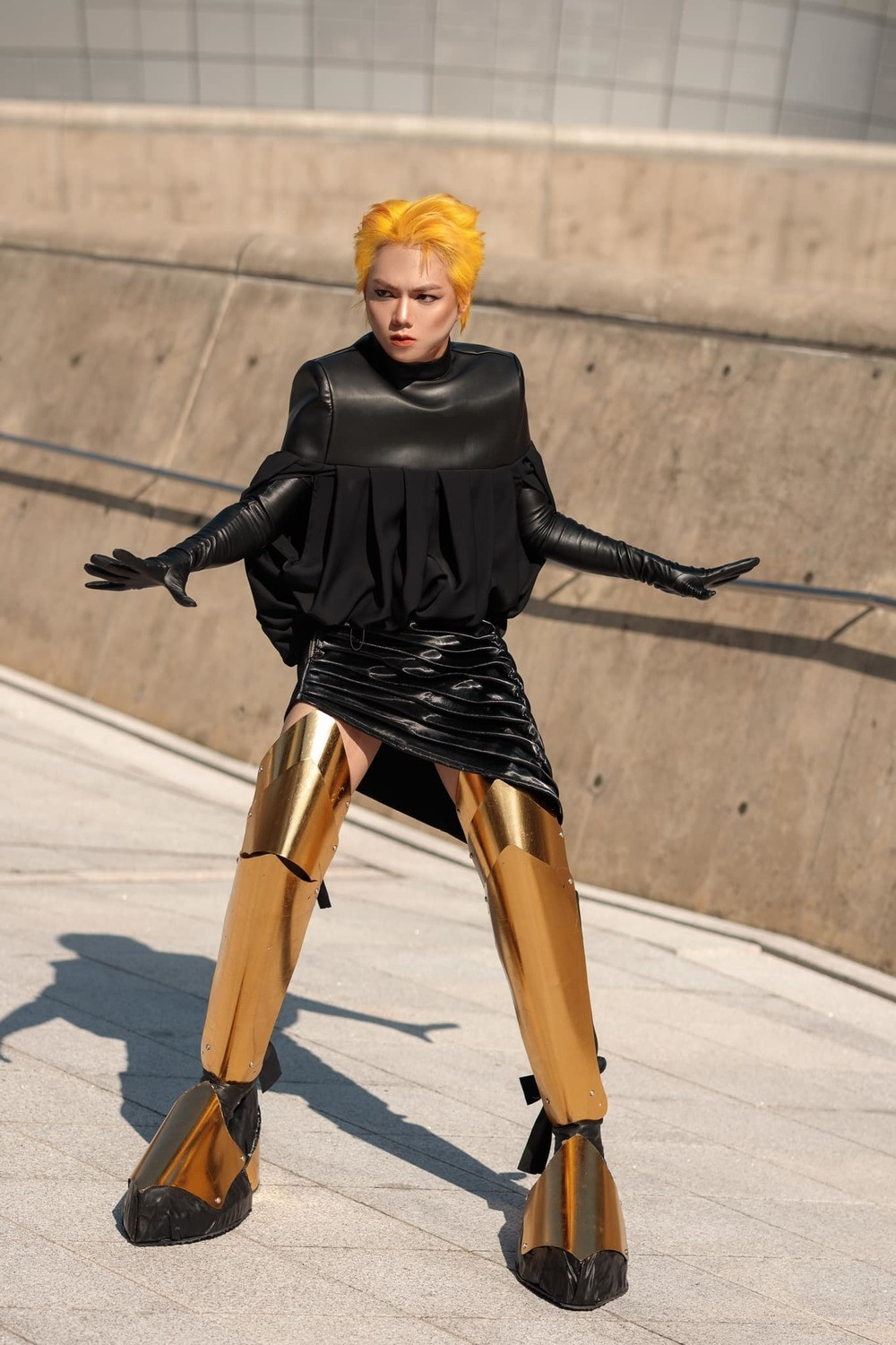 Outfit "Đôi giày kiên cường" từng gây sốt của chàng TikToker tại SFW 2022.