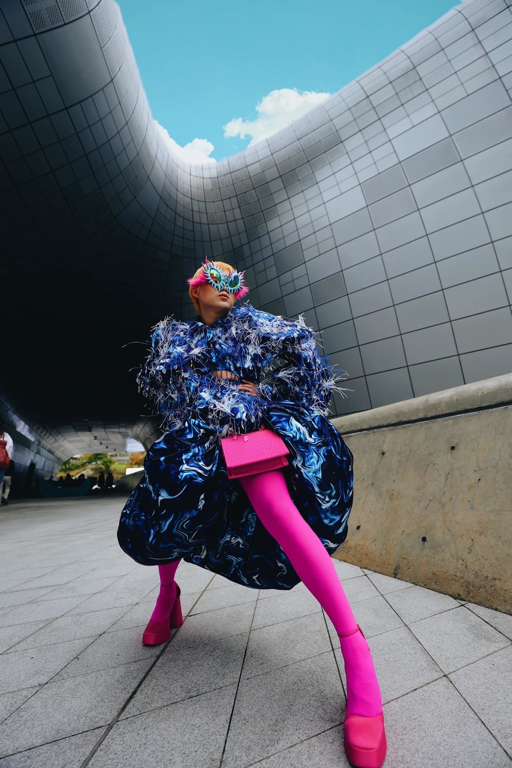 Những bộ cánh của Phạm Thoại từng được khen khi mang đến một làn gió mới cho Tuần lễ thời trang Seoul năm nay.