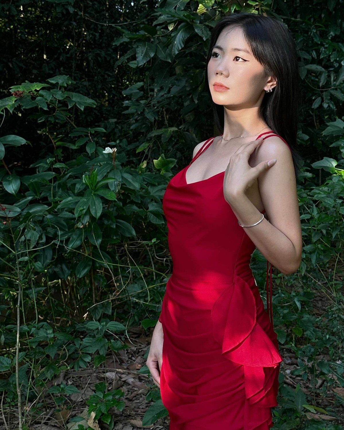 Hơn nữa, nhiều thông tin còn nghi vấn Thảo Da ua đã qua 3 đời chồng, hiện đang nuôi "vài đứa con".