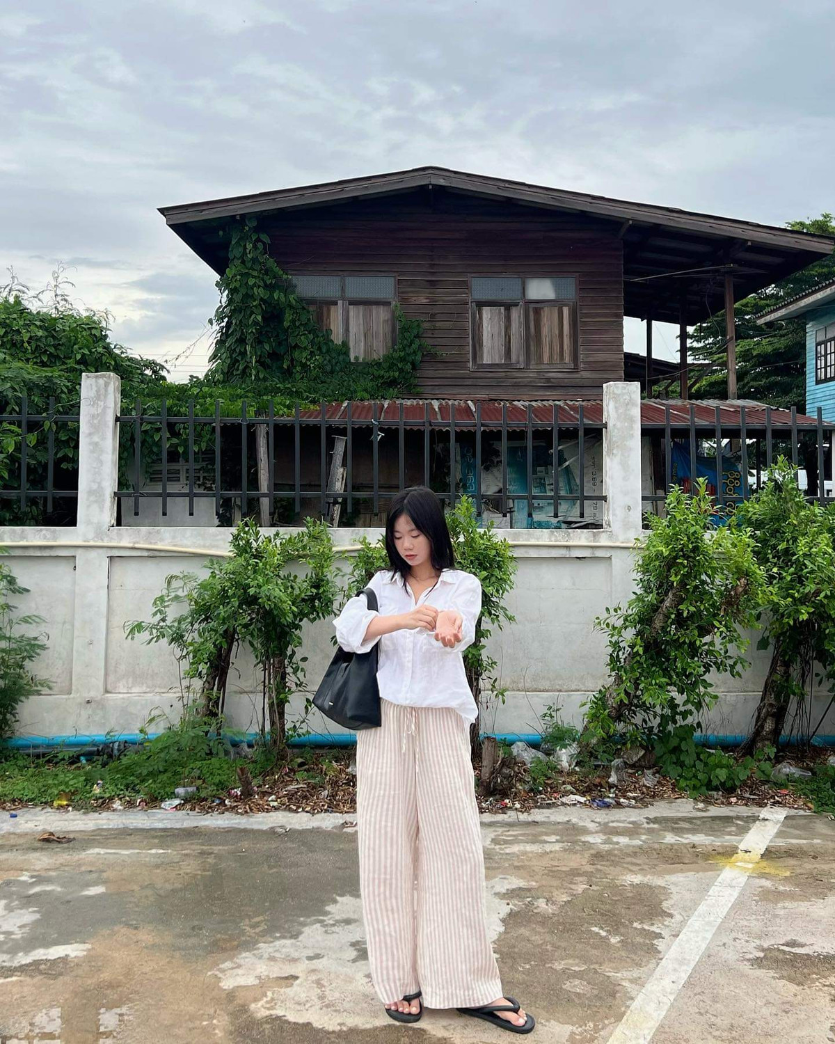 Còn những thông tin Thảo Da ua và fan chia sẻ trên mạng xã hội chỉ mang tính chất hài hước, trêu đùa, không đúng sự thật. Đây cũng là "phong thái" của fan của cô nàng khi bị lây "độ nhây" của Idol.