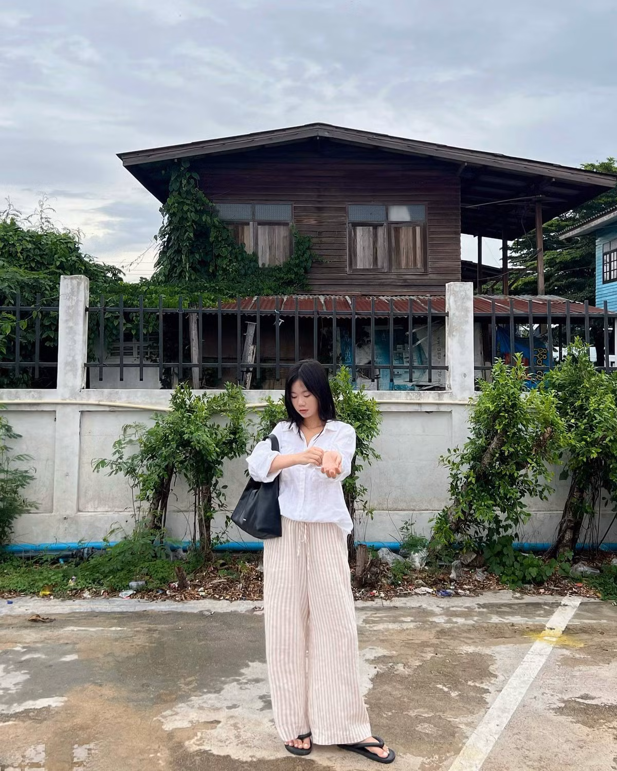 Còn những thông tin Thảo Da ua và fan chia sẻ trên mạng xã hội chỉ mang tính chất hài hước, trêu đùa, không đúng sự thật. Đây cũng là "phong thái" của fan của cô nàng khi bị lây "độ nhây" của Idol.