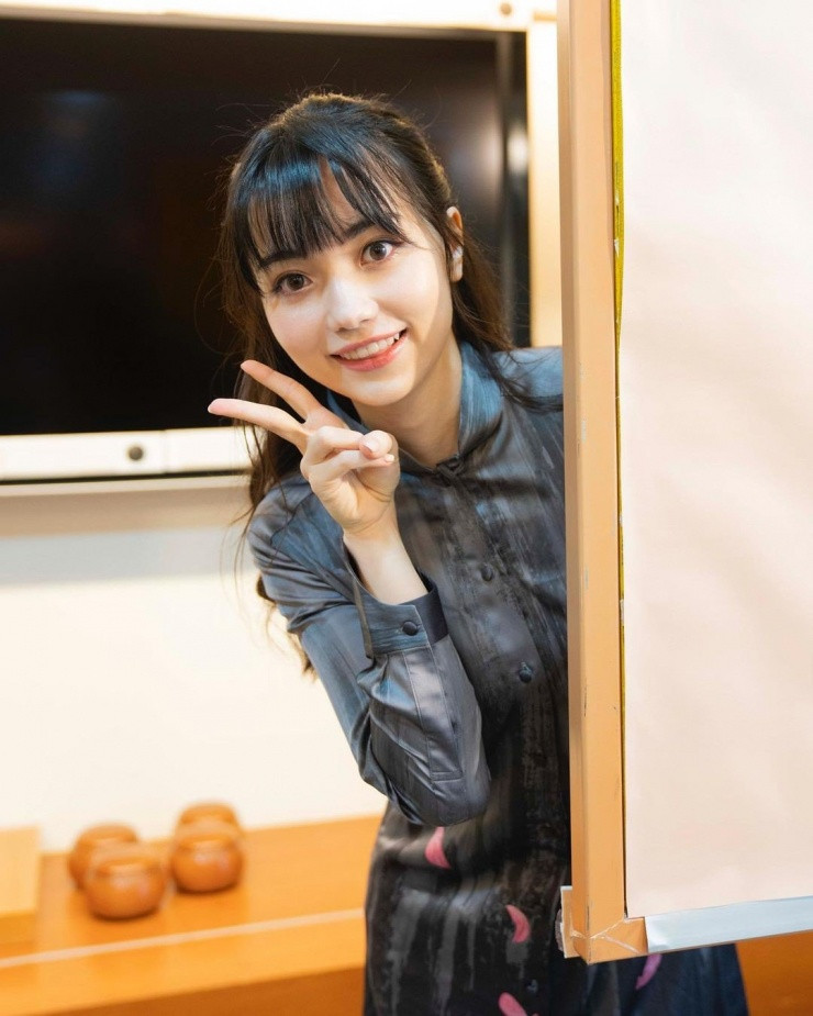 HK01 nhận xét Joanne lúc đó sở hữu khuôn mặt đáng yêu, tươi tắn nhưng kém sắc hơn hiện tại. Điều này khiến cư dân mạng đặt nghi vấn phẫu thuật thẩm mỹ.